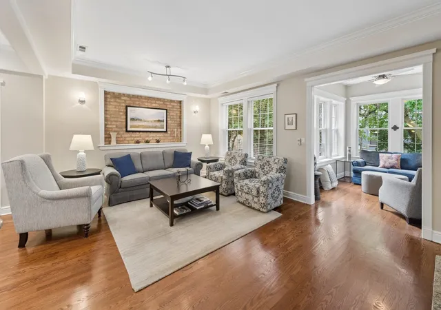 Photo 2 of Condo for sale at 1321 W Winnemac Ave #2E, Chicago, IL 60640 | MLS# 12766694 | Listing updated on 2026-09-24