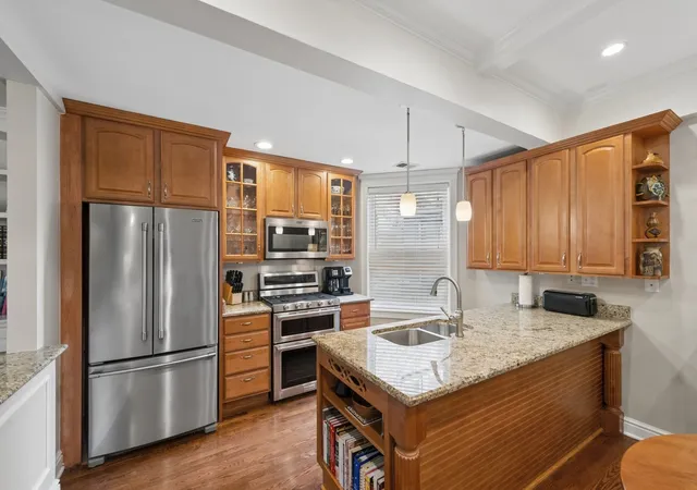 Photo 4 of Condo for sale at 1321 W Winnemac Ave #2E, Chicago, IL 60640 | MLS# 12766694 | Listing updated on 2026-09-24