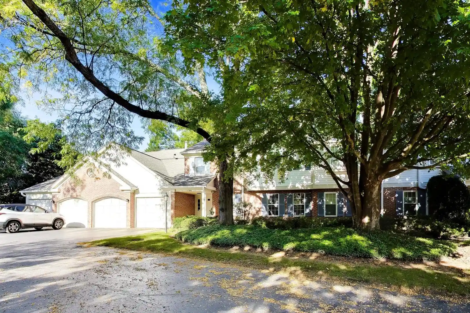 Listing Photo 1 - Condo for sale in 1506 Canbury Ct located at 1506 Canbury Ct, Wheeling, IL 60090 - Unit #2A