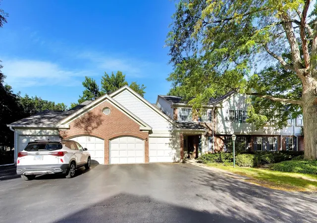 Listing Photo 2 - Condo for sale in building located at 1506 Canbury Ct, Wheeling, IL 60090 - Unit #2A