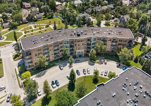 Listing Photo 4 - Condo for sale in building located at 145 S York St, Elmhurst, IL 60126 - Unit #420