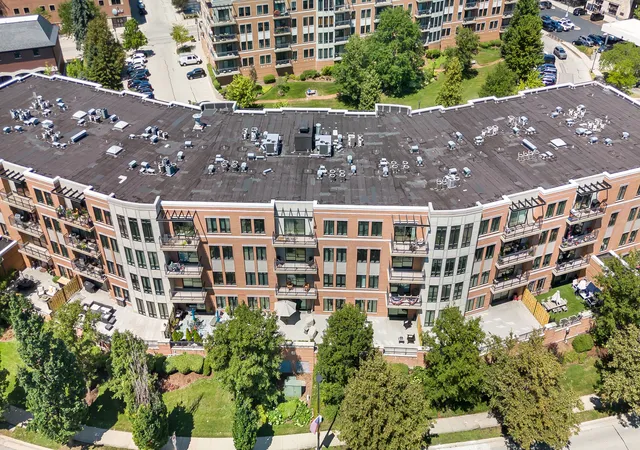 Listing Photo 5 - Condo for sale in building located at 145 S York St, Elmhurst, IL 60126 - Unit #420