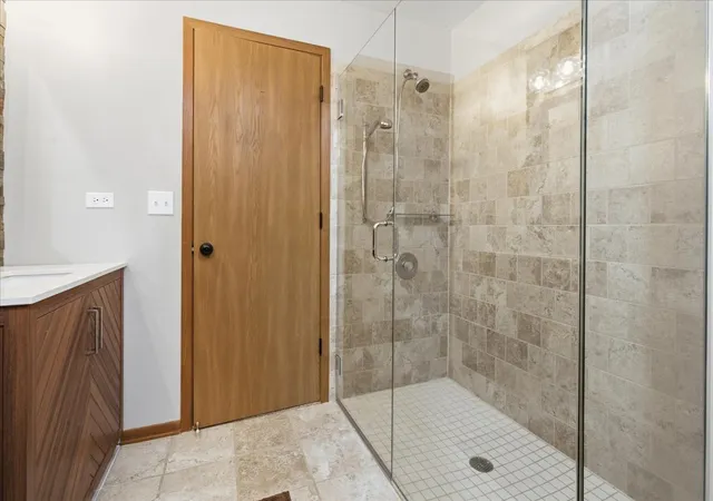 Photo 3 of Single family home for sale at 922 W Happfield Dr, Arlington Heights, IL 60004 | MLS# 12766785 | Listing updated on 2026-09-24