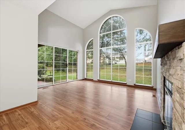 Photo 3 of Single family home for sale at 922 W Happfield Dr, Arlington Heights, IL 60004 | MLS# 12766785 | Listing updated on 2026-09-24