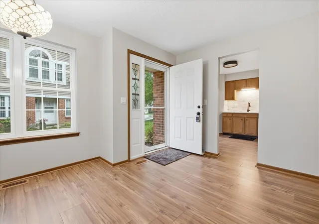 Photo 4 of Single family home for sale at 922 W Happfield Dr, Arlington Heights, IL 60004 | MLS# 12766785 | Listing updated on 2026-09-24