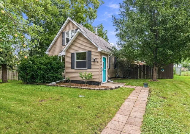 Photo 2 of Single family home for sale at 251 Prairie St, Hampshire, IL 60140 | MLS# 12766800 | Listing updated on 2026-10-02
