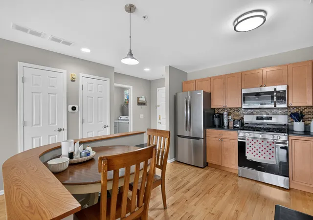 Listing Photo 5 - Condo for sale in building located at 50 N Bokelman St, Roselle, IL 60172 - Unit #534