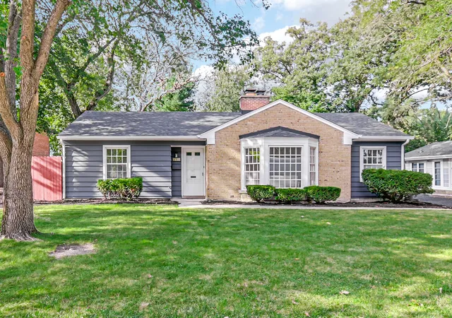Photo 1 of Single family home for sale at 350 Oakwood St, Park Forest, IL 60466 | MLS# 12766820 | Listing updated on 2026-10-09