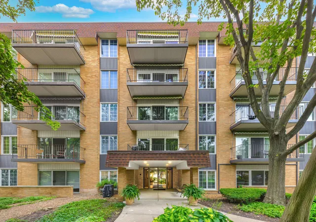 Photo 1 of Condo for sale at 445 N Park Blvd #2C, Glen Ellyn, IL 60137 | MLS# 12766838 | Listing updated on 2026-10-07