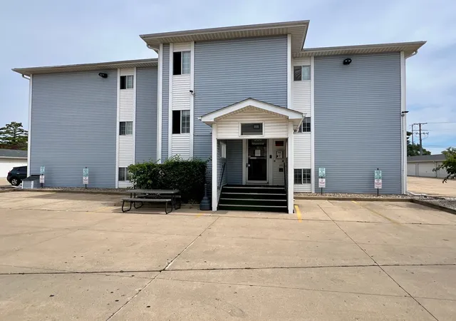 Listing Photo 1 - Condo for sale in building located at 3130 W Monroe St, Waukegan, IL 60085 - Unit #312