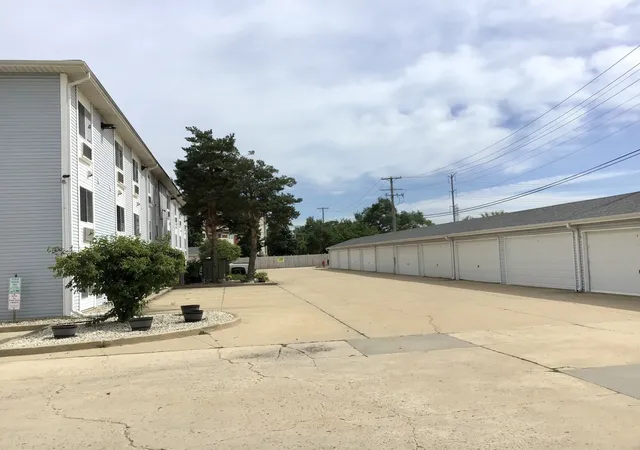 Listing Photo 3 - Condo for sale in building located at 3130 W Monroe St, Waukegan, IL 60085 - Unit #312