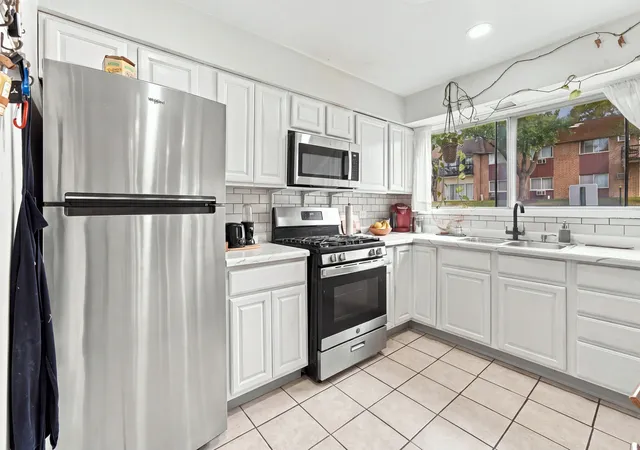 Listing Photo 4 - Condo for sale in building located at 8305 Rte 53, Woodridge, IL 60517 - Unit #A6