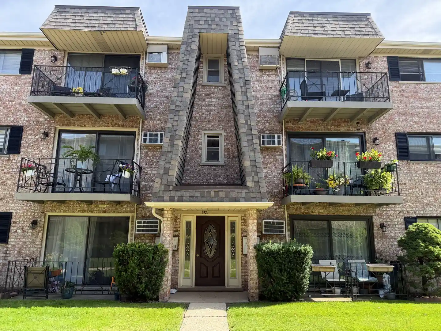 Listing Photo 1 - Condo for sale in 5321 N Delphia Ave located at 5321 N Delphia Ave, Chicago, IL 60656 - Unit #322
