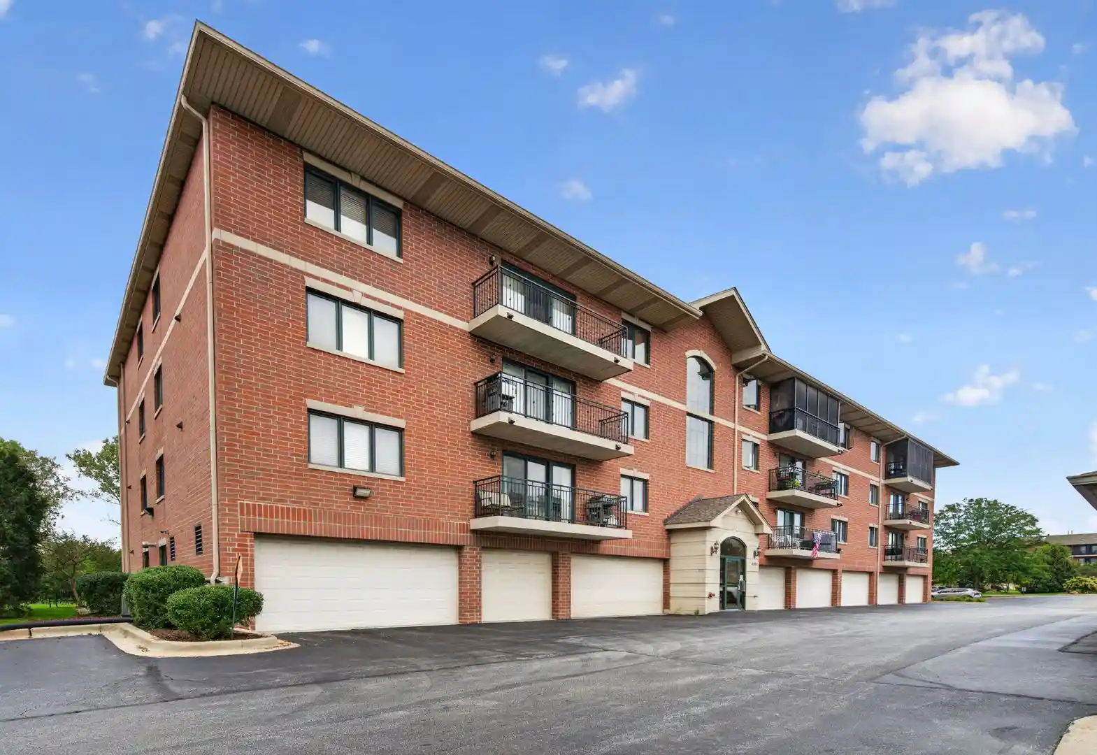 Listing Photo 1 - Condo for sale in 6850 W Winding Trl located at 6850 W Winding Trl, Oak Forest, IL 60452 - Unit #306