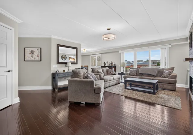 Listing Photo 3 - Condo for sale in building located at 6850 W Winding Trl, Oak Forest, IL 60452 - Unit #306
