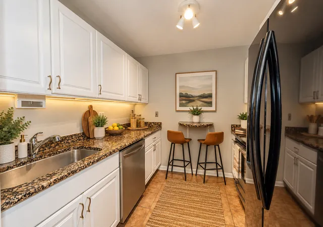 Listing Photo 4 - Condo for sale in building located at 840 E Old Willow Rd, Prospect Heights, IL 60070 - Unit #112