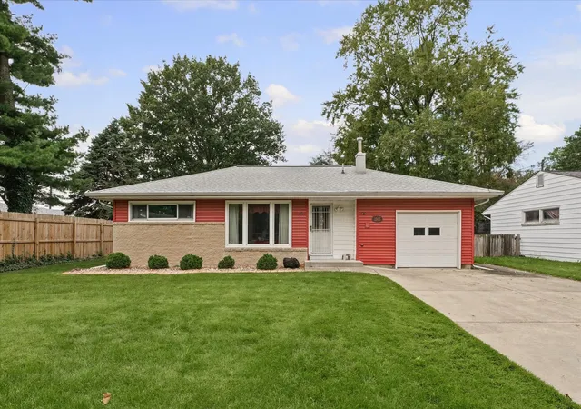 Photo 1 of Single family home for sale at 1505 Rose Dr, Champaign, IL 61821 | MLS# 12766884 | Listing updated on 2026-10-07