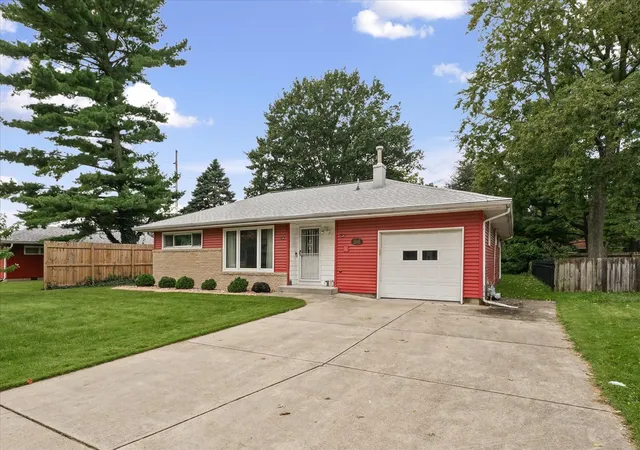 Photo 3 of Single family home for sale at 1505 Rose Dr, Champaign, IL 61821 | MLS# 12766884 | Listing updated on 2026-10-07