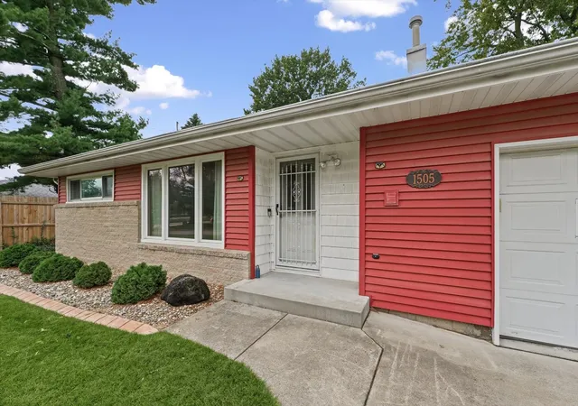 Photo 3 of Single family home for sale at 1505 Rose Dr, Champaign, IL 61821 | MLS# 12766884 | Listing updated on 2026-10-07