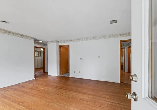 Photo 4 of Single family home for sale at 1505 Rose Dr, Champaign, IL 61821 | MLS# 12766884 | Listing updated on 2026-10-07