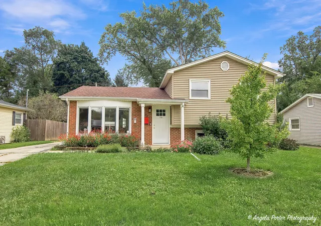 Single family home for sale at 637 N Greenview Ave, Mundelein, IL 60060 | MLS# 12766893