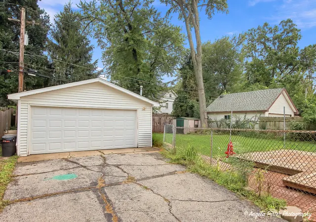 Photo 1 of Single family home for sale at 637 N Greenview Ave, Mundelein, IL 60060 | MLS# 12766893 | Listing updated on 2026-09-26