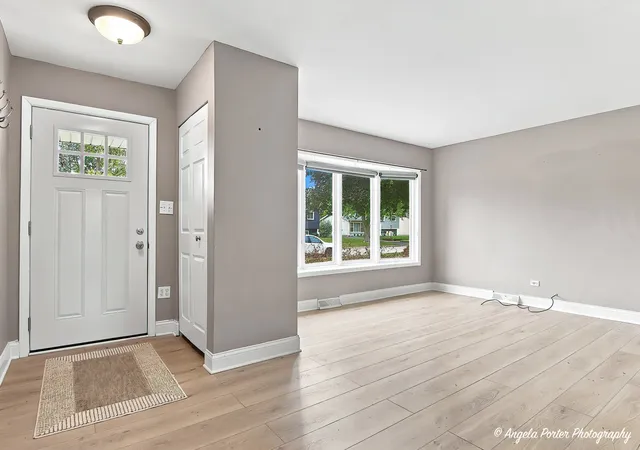 Photo 2 of Single family home for sale at 637 N Greenview Ave, Mundelein, IL 60060 | MLS# 12766893 | Listing updated on 2026-09-26