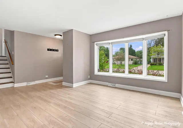 Photo 3 of Single family home for sale at 637 N Greenview Ave, Mundelein, IL 60060 | MLS# 12766893 | Listing updated on 2026-09-26