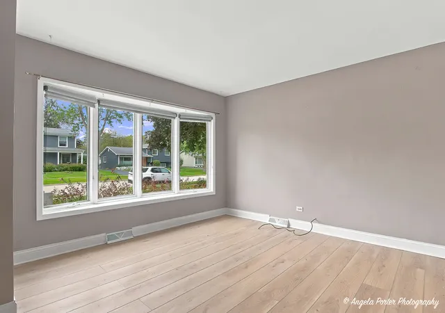 Photo 4 of Single family home for sale at 637 N Greenview Ave, Mundelein, IL 60060 | MLS# 12766893 | Listing updated on 2026-09-26