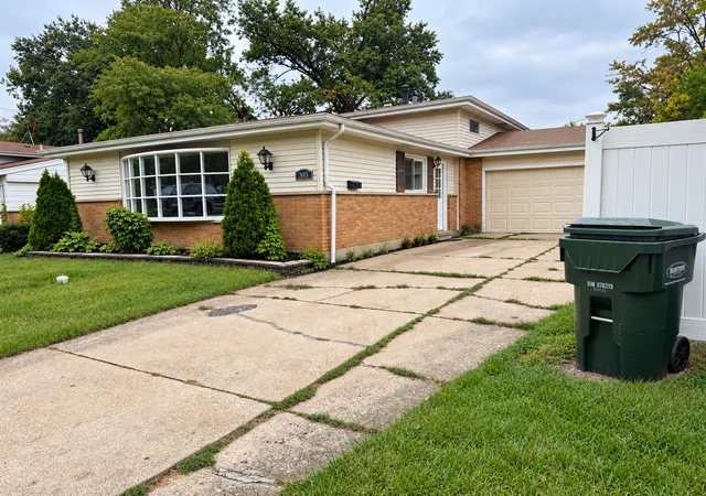 Single family home for sale at 303 Gettysburg St, Park Forest, IL 60466 | MLS# 12766917