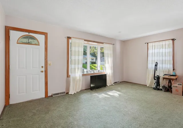 Photo 4 of Single family home for sale at 8112 7th Street W, Rock Island, IL 61201 | MLS# 12766918 | Listing updated on 2026-09-22
