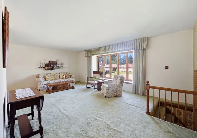 Photo 3 of Single family home for sale at 539 Sandy Ln, Des Plaines, IL 60016 | MLS# 12766929 | Listing updated on 2026-10-06