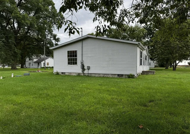 Photo 2 of Sale Pending at 712 E Main St, Cornell, IL 61319 | MLS# 12766969 | Listing updated on 2026-10-29