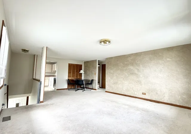 Photo 4 of Condo for sale at 935 Shattuck Ln #935, Schaumburg, IL 60194 | MLS# 12766974 | Listing updated on 2026-09-30