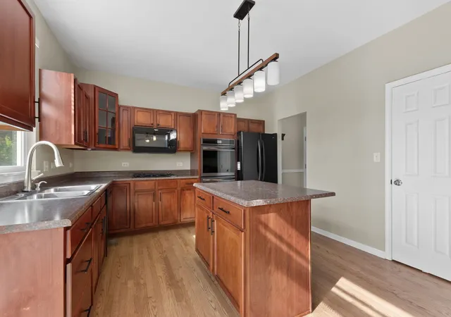 Photo 3 of Single family home for sale at 962 Canyon Trl Ct, Yorkville, IL 60560 | MLS# 12766983 | Listing updated on 2026-10-28