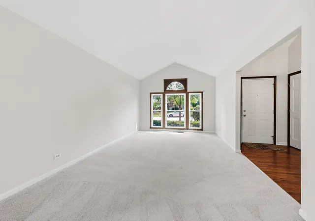 Photo 4 of Single family home for sale at 450 Potomac Ln, Elk Grove Village, IL 60007 | MLS# 12766995 | Listing updated on 2026-09-22