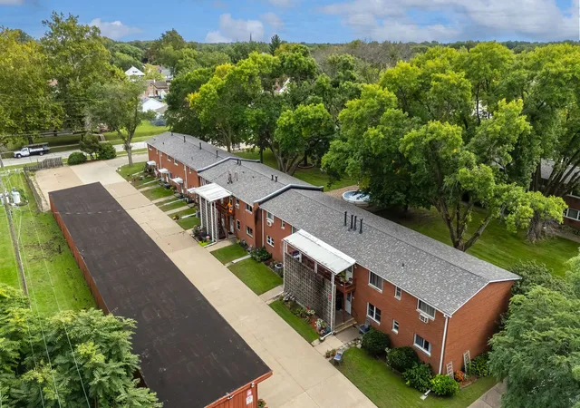 Photo 3 of Condo for sale at 1309 9th Street #D, Moline, IL 61265 | MLS# 12767021 | Listing updated on 2026-09-23
