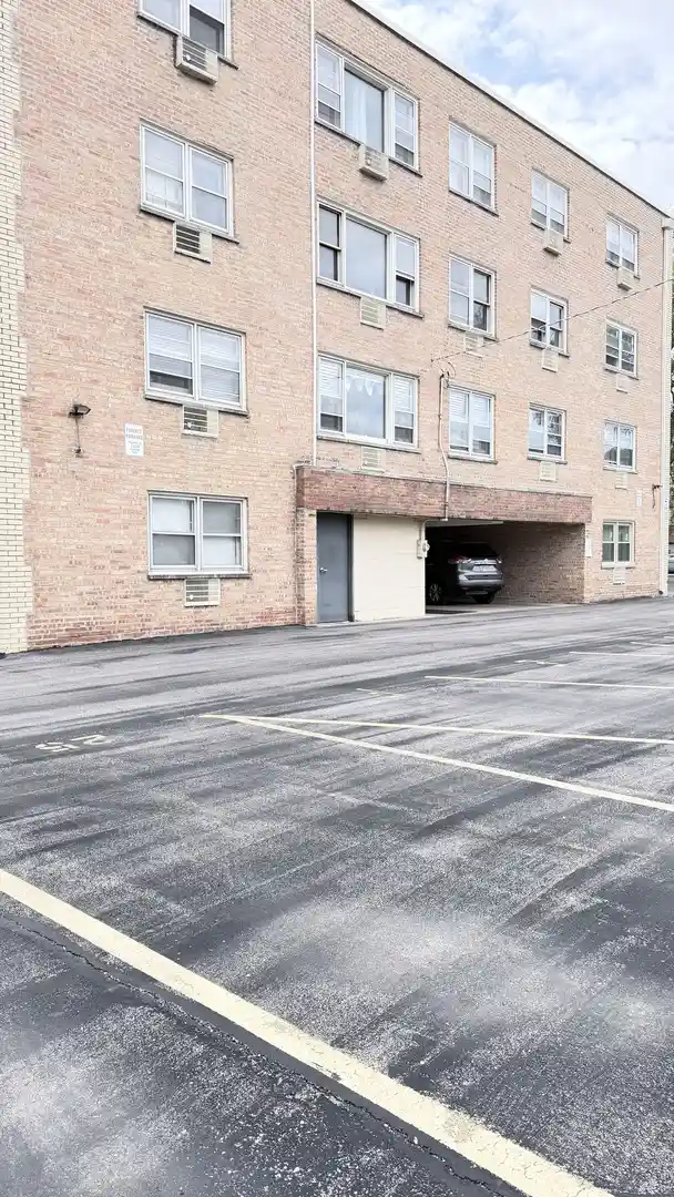 Listing Photo 17 - Condo for sale in 5220 Oakton St located at 5220 Oakton St, Skokie, IL 60077 - Unit #204
