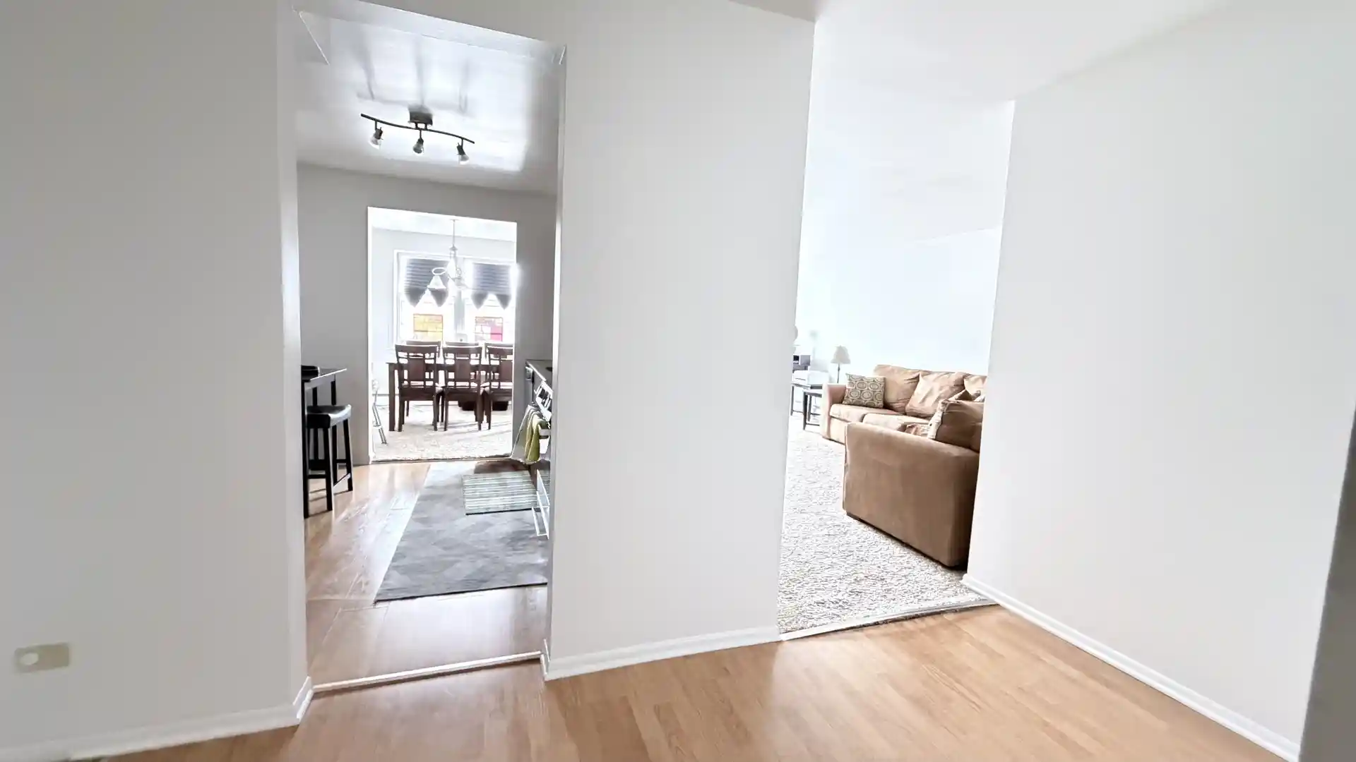 Listing Photo 2 - Condo for sale in 5220 Oakton St located at 5220 Oakton St, Skokie, IL 60077 - Unit #204
