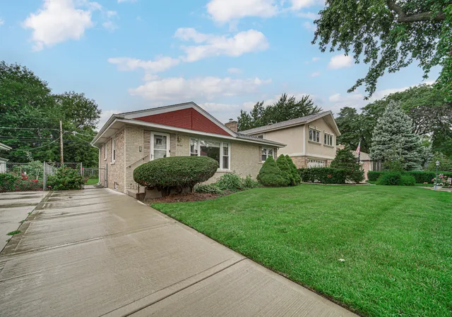 Photo 2 of Single family home for sale at 8644 Laramie Ave, Skokie, IL 60077 | MLS# 12767042 | Listing updated on 2026-09-28