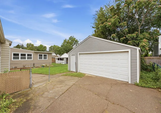 Photo 2 of Single family home for sale at 1727 13th Avenue, Moline, IL 61265 | MLS# 12767063 | Listing updated on 2026-09-24