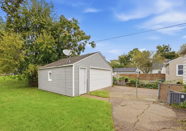 Photo 3 of Single family home for sale at 1727 13th Avenue, Moline, IL 61265 | MLS# 12767063 | Listing updated on 2026-09-24