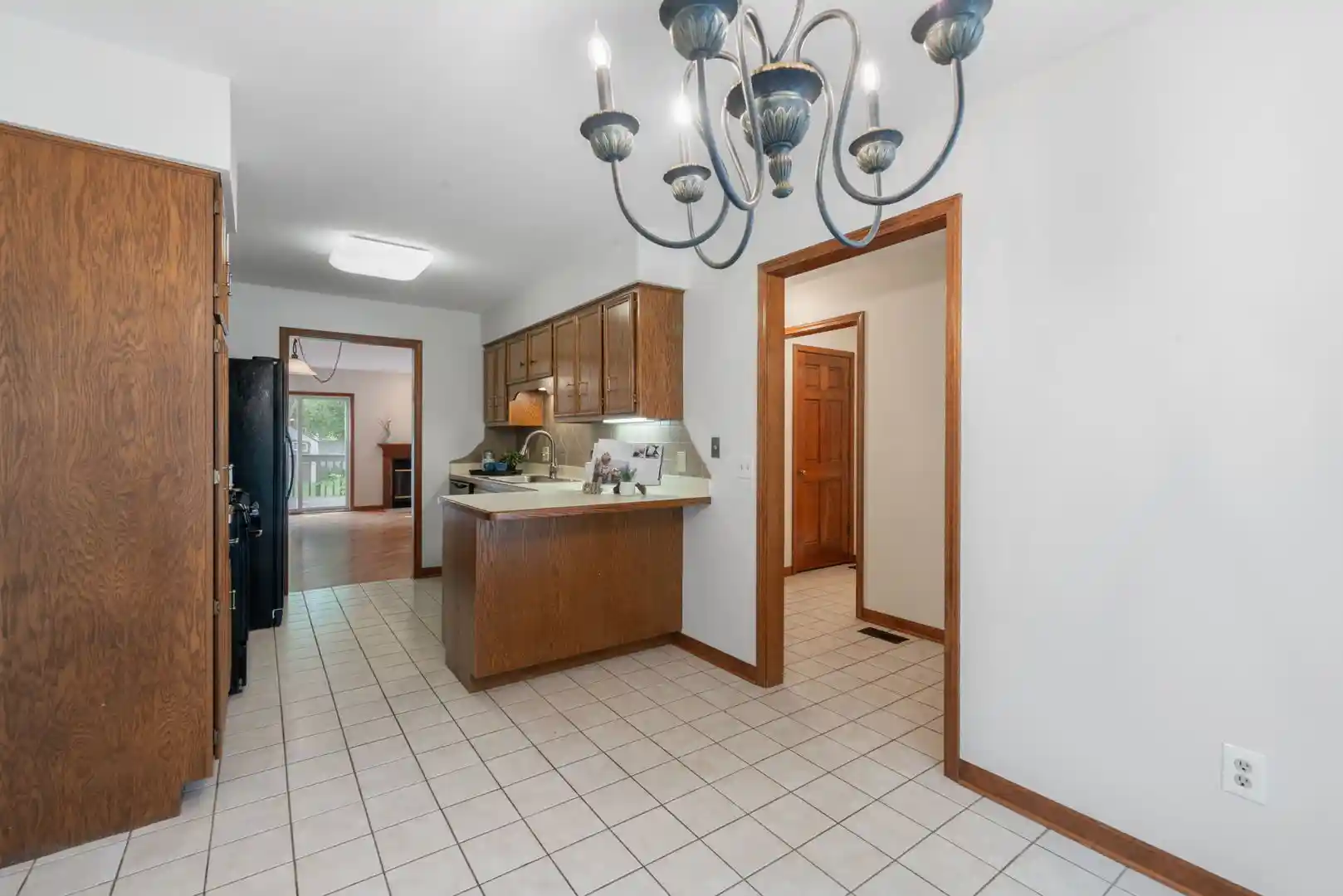 Listing Photo 2 - Condo for sale in 214 S Harrison St located at 214 S Harrison St, Geneva, IL 60134 - Unit 214 S Harrison St