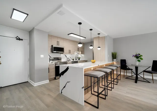 Photo 2 of Condo for sale at 5455 N Sheridan Rd #3106, Chicago, IL 60640 | MLS# 12767076 | Listing updated on 2026-09-24