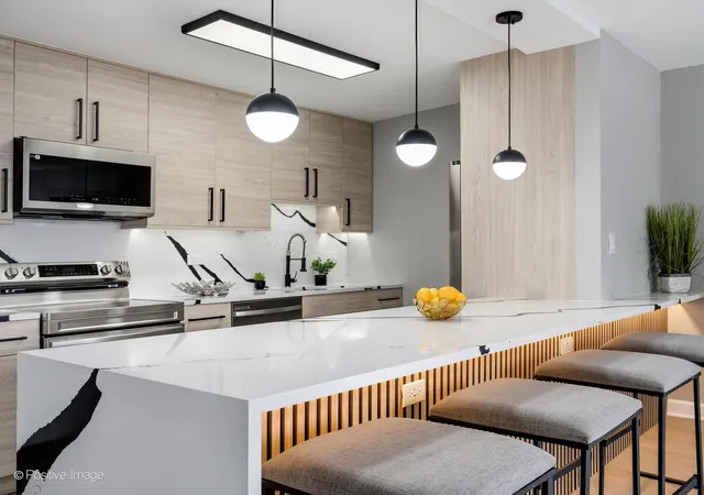 Photo 3 of Condo for sale at 5455 N Sheridan Rd #3106, Chicago, IL 60640 | MLS# 12767076 | Listing updated on 2026-09-24