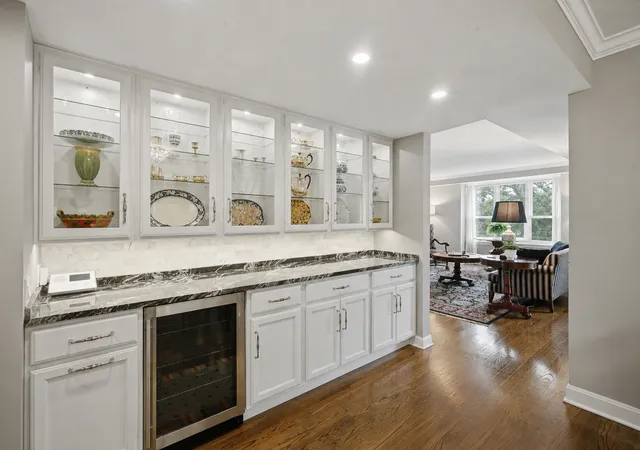 Listing Photo 4 - Condo for sale in building located at 640 Winnetka Mews, Winnetka, IL 60093 - Unit #403