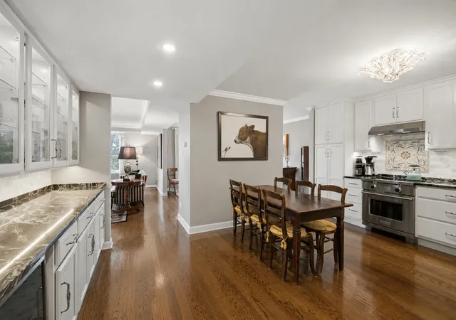 Listing Photo 5 - Condo for sale in building located at 640 Winnetka Mews, Winnetka, IL 60093 - Unit #403