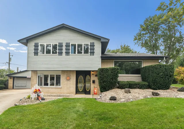 Photo 2 of Single family home for sale at (Undisclosed), Tinley Park, IL 60477 | MLS# 12767081 | Listing updated on 2026-10-08