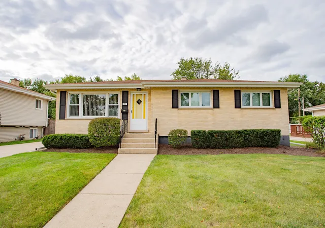 Photo 1 of Single family home for sale at 461 E Cherry Hl Dr, Addison, IL 60101 | MLS# 12767093 | Listing updated on 2026-09-24