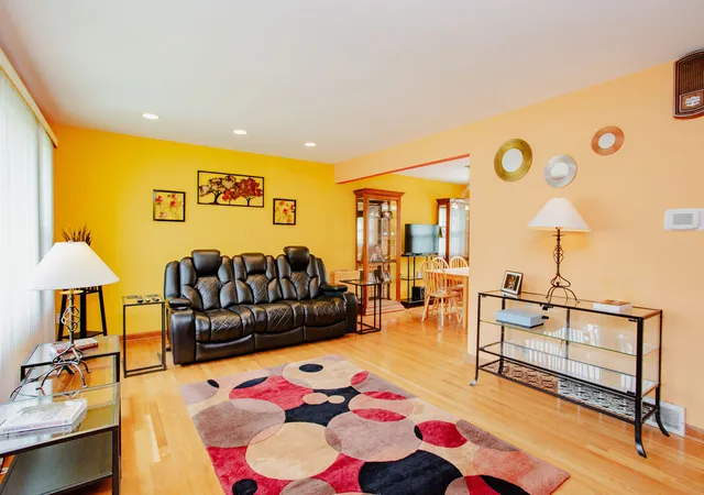 Photo 2 of Single family home for sale at 461 E Cherry Hl Dr, Addison, IL 60101 | MLS# 12767093 | Listing updated on 2026-09-24